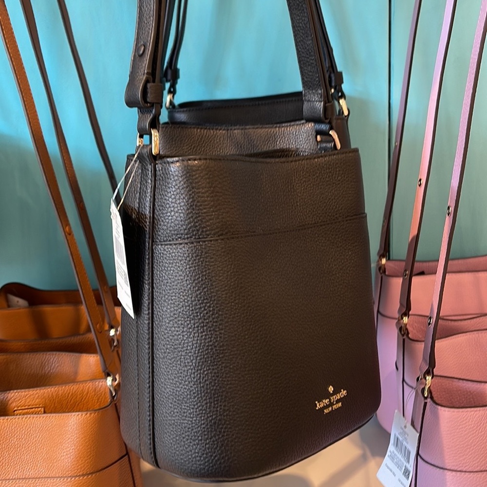 Kate Spade Leila Small Bucket Bag
COLOR:
Black 
NWT - Picture 3 of 16